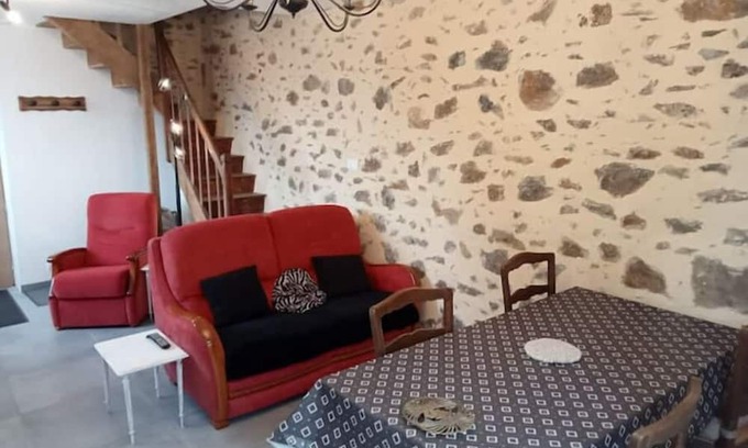 Saint-Leonard-des-Bois House | Gîte Entier Plein Centre de St Léo, 2 ch, 4 Pers