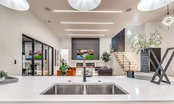 Piedmont House | The Cosmopolitan Lux at LLLRanch