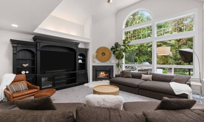 Bothell House | Open & Spacious Traditional Home