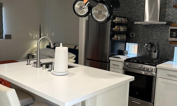 Modesto House | New construction, central location, book for multiple nights, weeks or months!