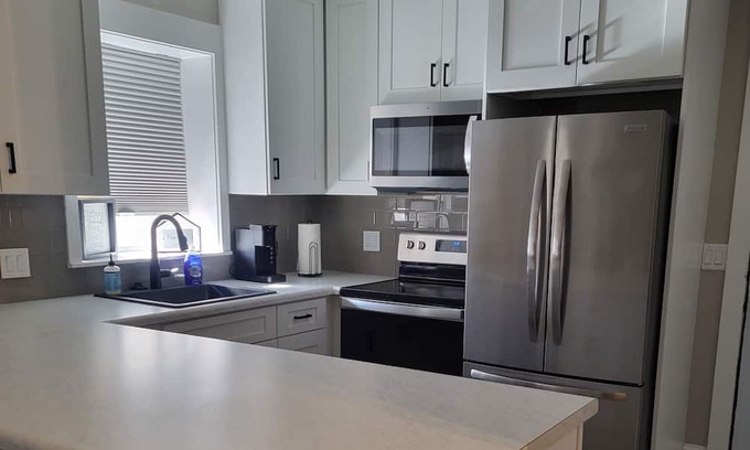 Richmond Apartment | Recently remodeled Apartment central location