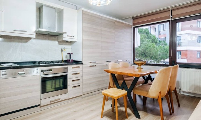 Pendik Apartment | Bright Flat, 9 Min to IstMarina