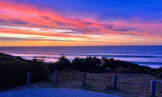 Dawesville House | Beautiful Spacious Beach House - Next to the Cut