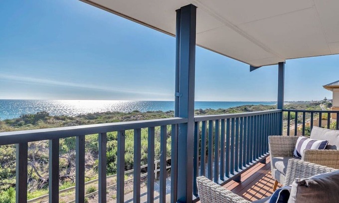 Silver Sands House | Quamby on the Beach. Oceanfront, 4 bed Townhouse 2.