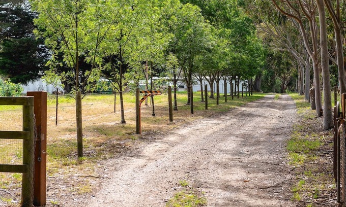 Tyabb Cottage | The Dairy Cottage - Located in the heart of the stunning Mornington Peninsula