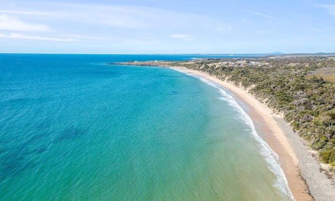 Lulworth Apartment | Shore to Adore: Near Beach, Ocean Views & WiFi