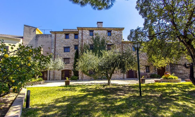 Santa Oliva Villa | Timeless Elegance near Barcelona, 14 min to beach