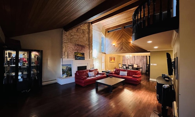 Shaughnessy House | Cosy House with Sauna in Central Vancouver