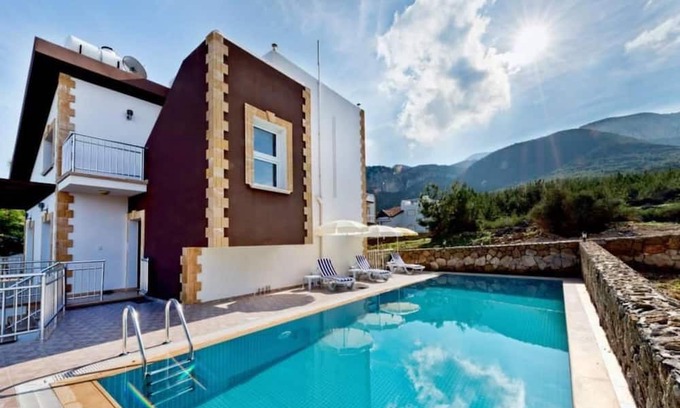Kyrenia Villa | House with Shared Pool and Terrace 9 min to Beach