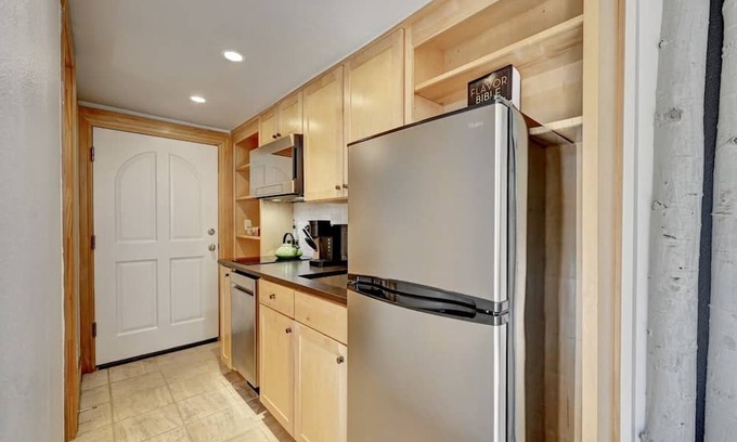 Kerr Gulch Apartment | Luxury Mountain Retreat near the lake & downtown!