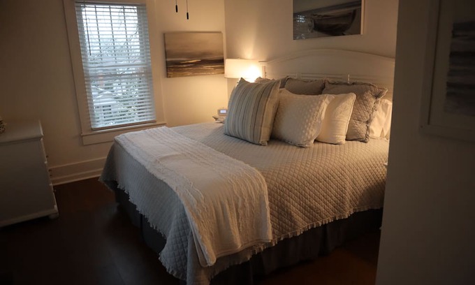 Calhoun House | Hillside Cottage