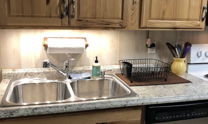 McGaheysville Cabin | Authentic, Spacious 1820 log cabin, close to Massanutten, JMU