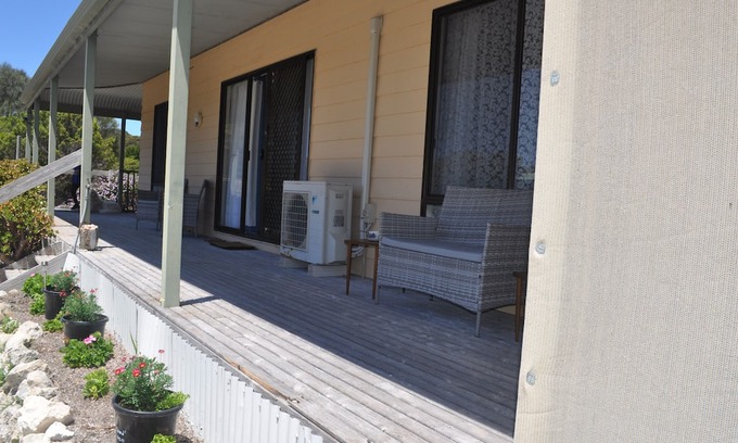 Island Beach Cottage | Nan's Cottage In bush setting 2 min from beach.