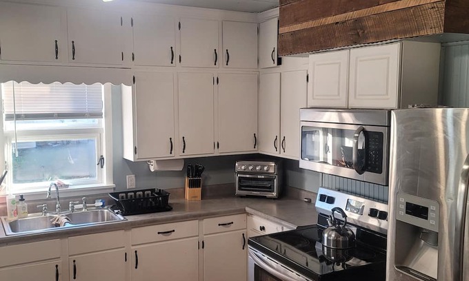 Fairview  Highland County Other | Amazing Farmhouse 20 mins to Wilmington, Washington CH, Hillsboro