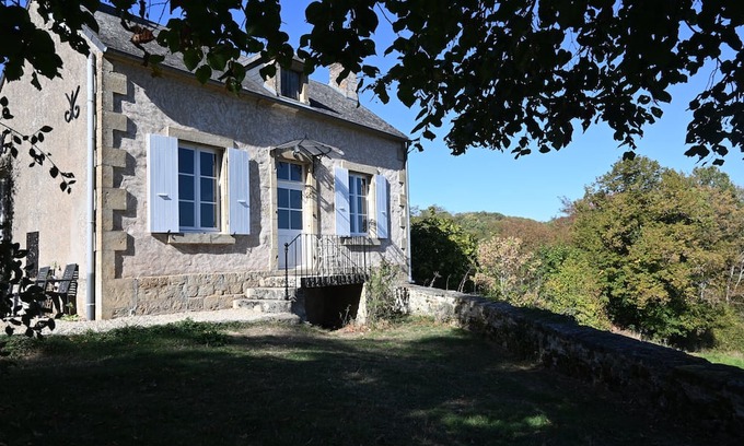 Champallement House | Romantisch Ruim 2 Persoons Vakantiehuis met Panoramisch Uitzicht!