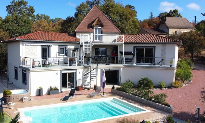 Cajarc Villa | La Tourelle du Lot, a modern luxury villa located in Cajarc near the Lot