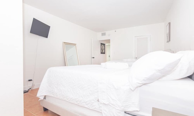 South Beach Apartment | Sea Scenery / 1 BR & Balcony
