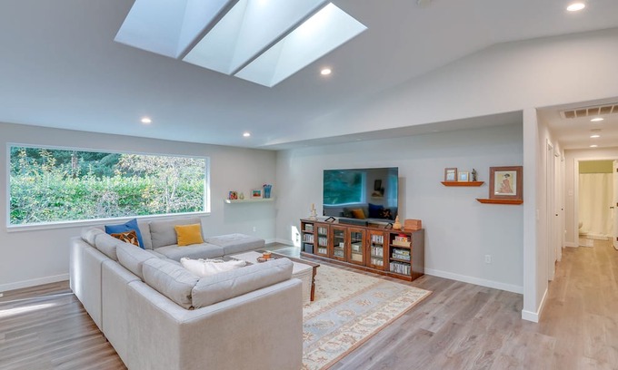 Sudden Valley House | Charming Bellingham Home: Backyard, Walk to Beach!