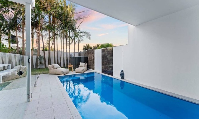 Merewether House | Sundown Serenity Coastal Comfort at Merewether