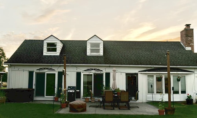 Oxbow House | Cozy Lake front Home, Hot Tub, close to Shopping