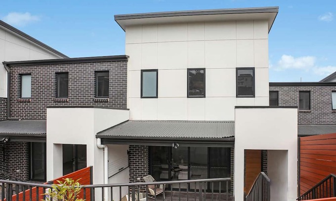 Blackbutt House | Modern Three Bedroom Townhouse at Shellharbour