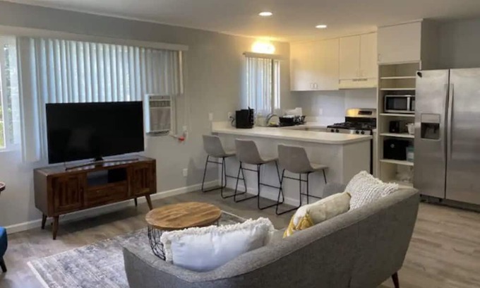 Pacific Heights House | Central Spacious Island Getaway 2b1b/Free Parking