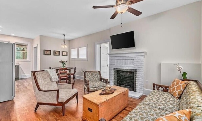 Hendersonville House | Heart of downtown