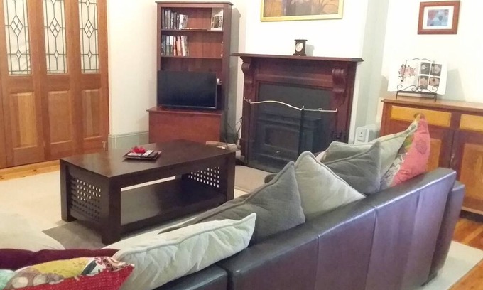 Waikerie Apartment | 2 Bedroom Apartment Town Centre. Older style cottage with 2 separate apartments