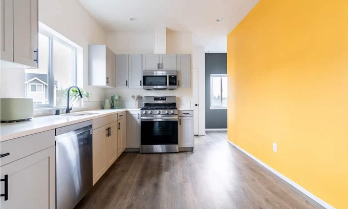 West Hills House | The Kings Landing: Private Home in Silverdale /Bremerton Location.