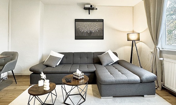 Ricklingen Apartment | Traumhaftes City Apartment Kinoleinwand Wifi