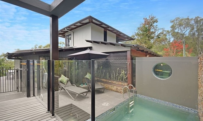 Buderim House | Treetop Oasis, Family Holiday Home