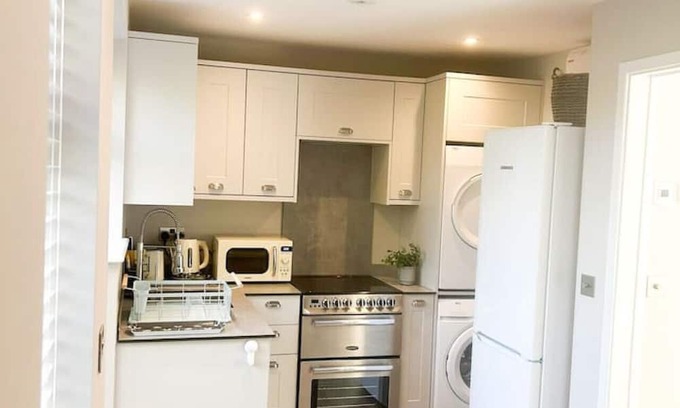 Horley Apartment | The Studio at Michael House