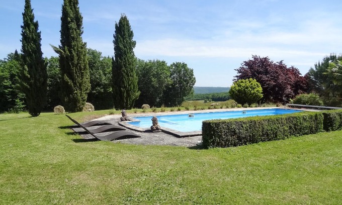 Saint-Amand-de-Coly House | Homerez - House for 10 ppl. with swimming-pool and garden at Saint-Amand-de-Coly