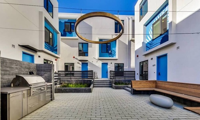 Downtown Oakland Apartment | Brand New Stylish Studio Suite Near Downtown!