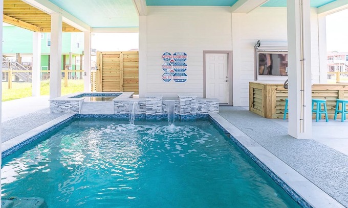 Crystal Beach House | The Grand Pearl ~Brand New~Private Pool & Spa~Beach Access🏖️🌞