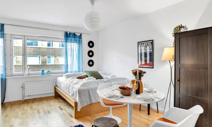 Punavuori Apartment | Design District w King Bed, Netflix, tram&bus near