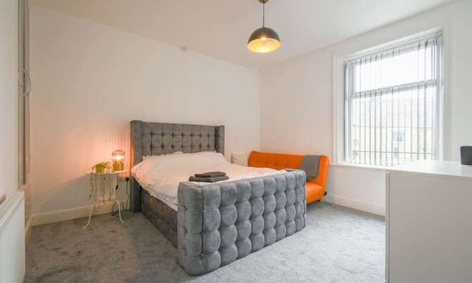 Accrington House | Stylish Modern Getaway : Lancashire
