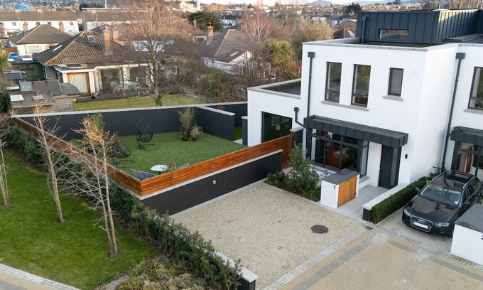 Dublin House | Luxury Brand New 4BR Seaside Retreat Dún Laoghaire
