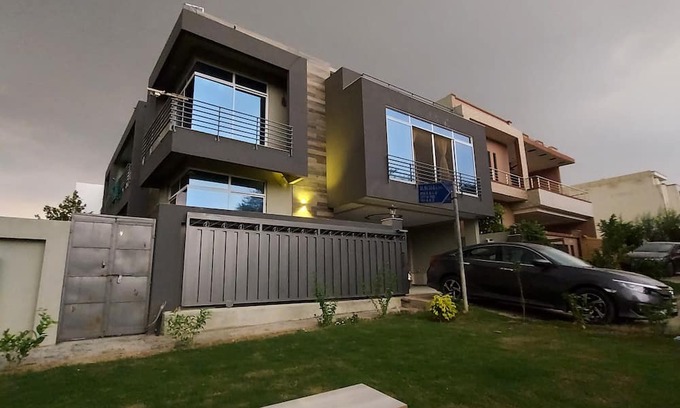 Islamabad House | Full private floor in G-15 | 15 minutes drive from airport and city centre