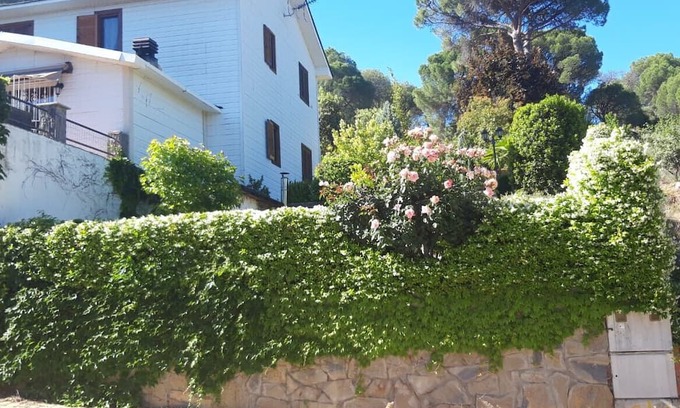 San Martin de Valdeiglesias House | Country House 'Casira San Martín' with Lake Views, Private Pool and Wi-Fi
