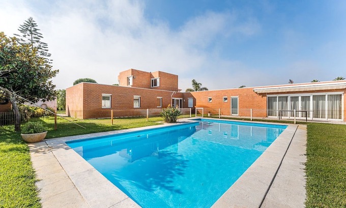 Esmoriz House | Esmoriz's golden hour with pool