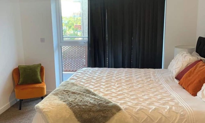 West Thurrock Apartment | 1 Bed Flat- Direct Links to Central London