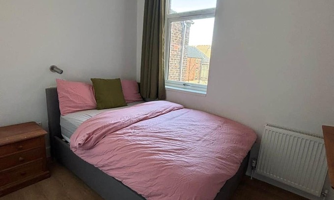 Bootle House | R3 - Bright Ensuite Double Room near Liverpool