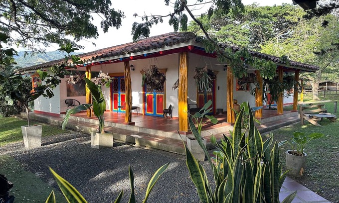 El Cerrito Villa | Hermosa casa en las montañas en Santa Elena