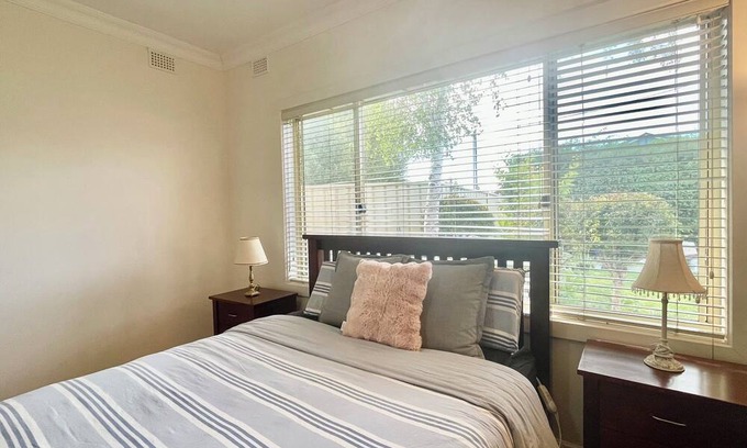 Greenacres House | Greenacres Lodge | 2BR, WIFI, Easy CBD&shops Access,private yards and parking