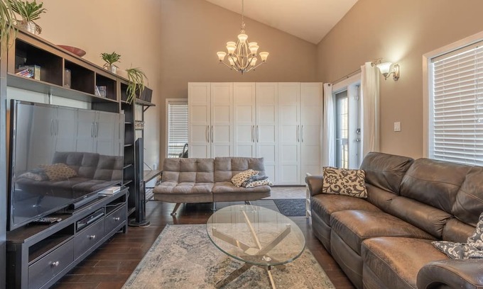 Yellowknife Bed & Breakfast | Pleasant 1-bedroom with Balcony bed & breakfast in Yellowknife