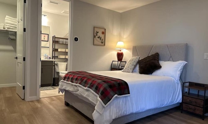 Parker Apartment | New Cozy Fully Furnished Studio Lone Tree