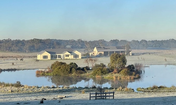 Outtrim House | Beautifully positioned, modern farmhouse 15 minutes from Inverloch's beaches.