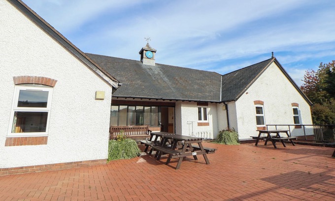 Cymau Cottage | CLWYD SPECIAL RIDING CENTRE, family friendly in Llanfynydd