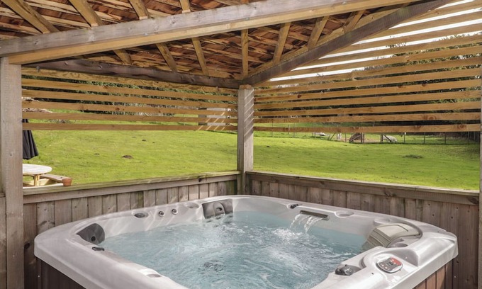 Bridgend Cottage | THE LODGE, pet friendly, country holiday cottage in Tondu